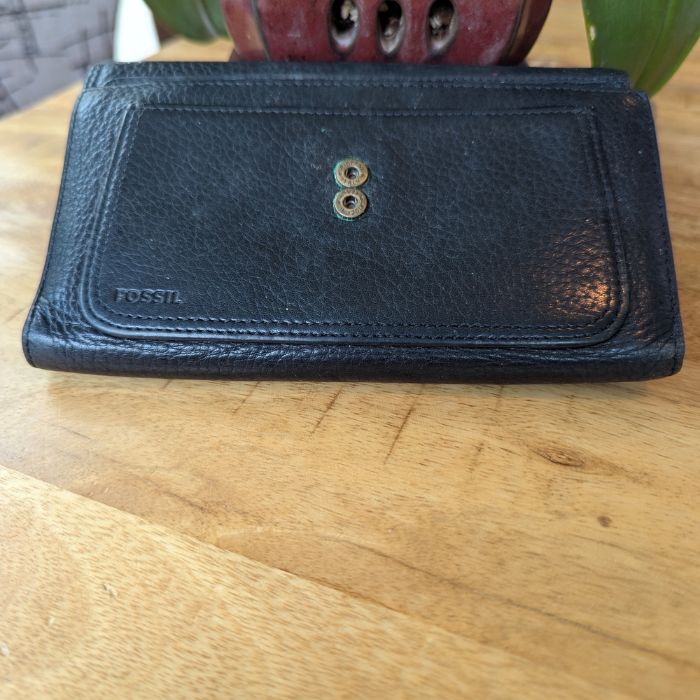 Textured Black Leather Vintage Wallet by Fossil - Picture 3 of 14